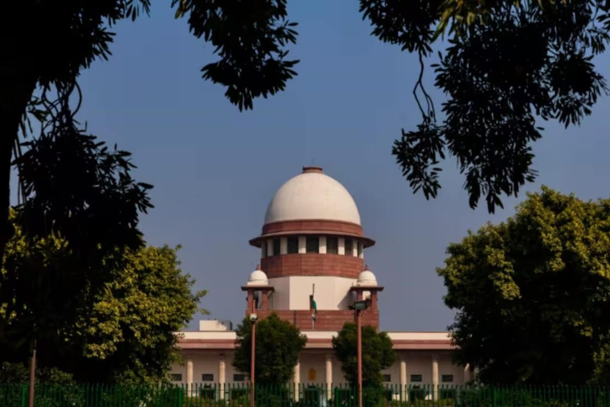 T20 World Cup सुरू असताना भारतीय क्रिकेटपटूला धक्का, कोर्टाने पाठवली नोटीस