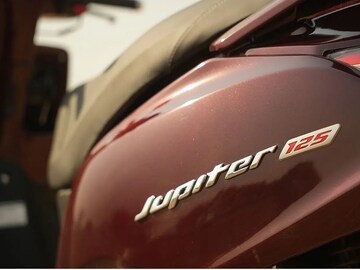 ग्राहकांना धक्का! TVS Jupiter 110च्या किंमती वाढल्या,आता द्यावे लागतील एवढे पैसे
