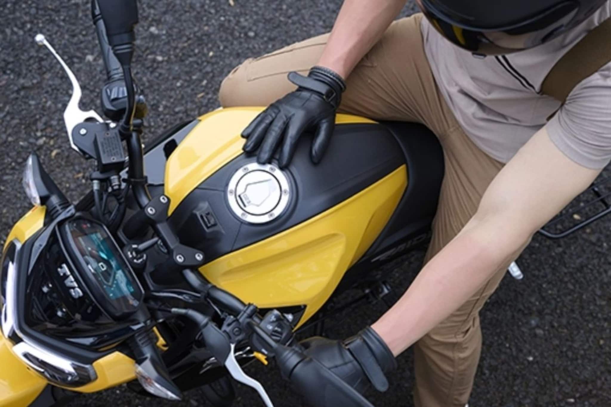 किती दिवस बसचे धक्के खाणार? 39 हजारांमध्ये घरी आणा Bike, टॉप स्वस्त 5 बाईक्स