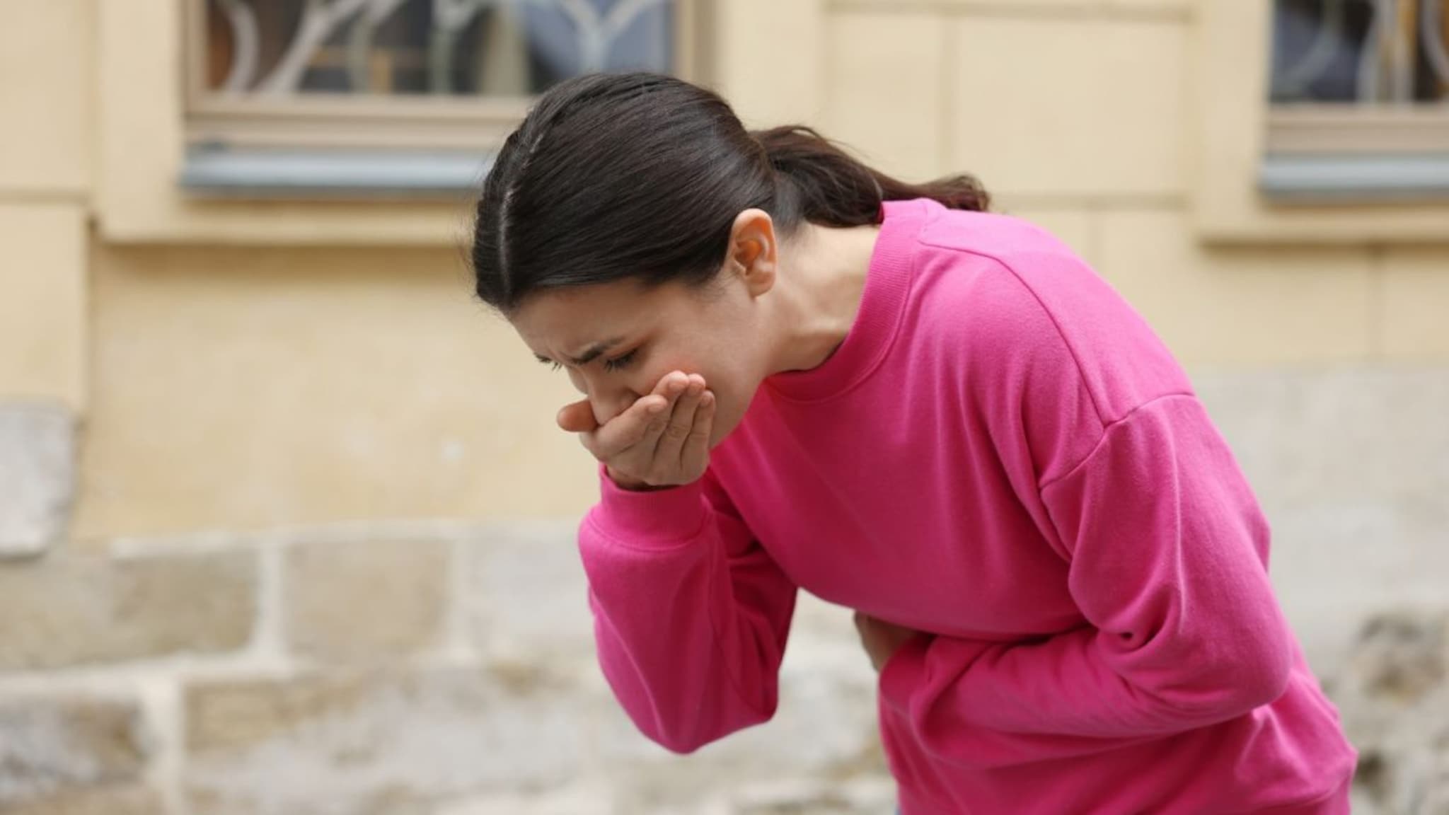 Vomiting : उलट्या, मळमळ होण्याची कारणं समजून घ्या, उपचार करणं होईल सुलभ, उलटी रोखण्यासाठी आयर्वेदिक उपचार