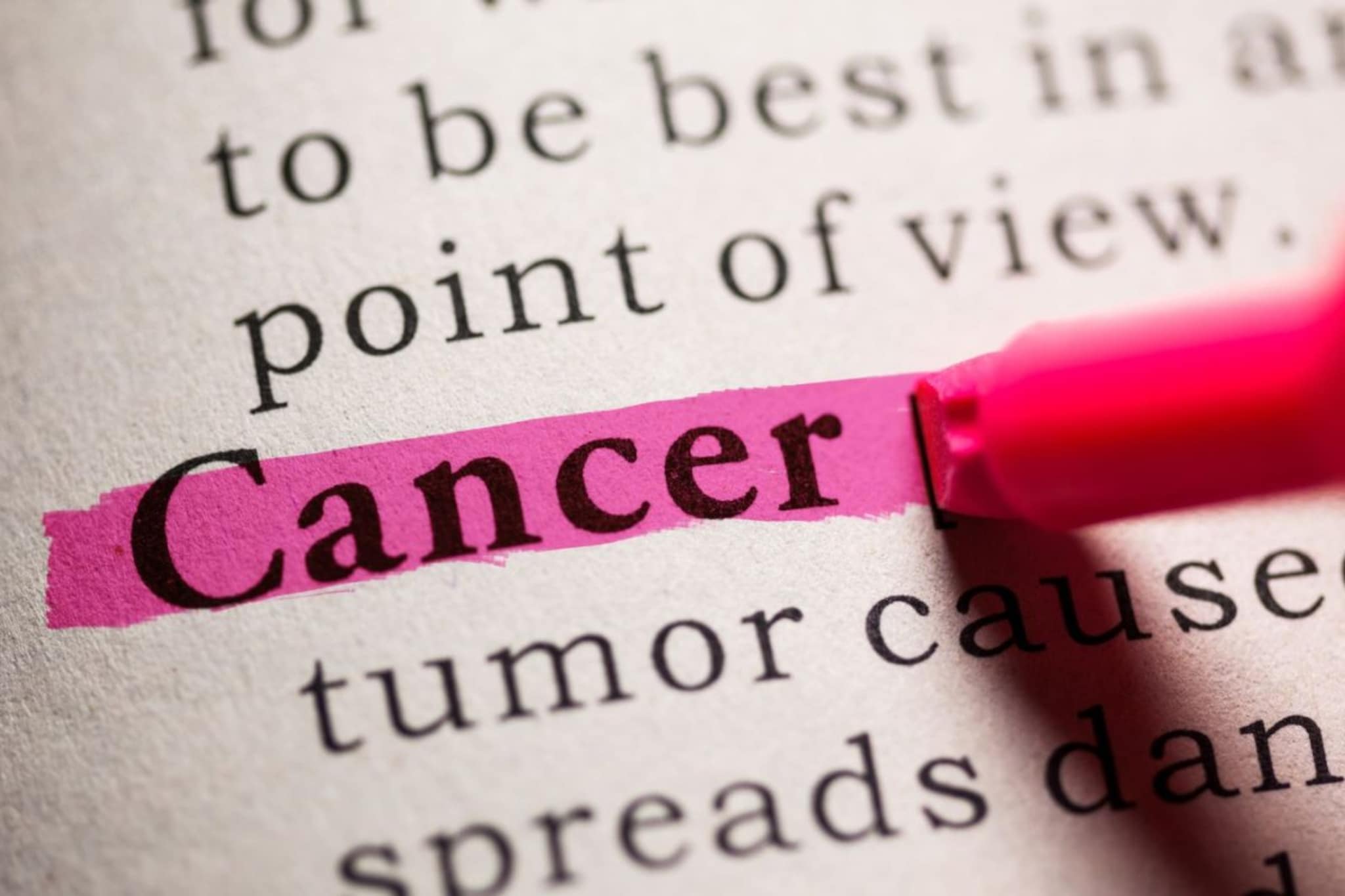 Cancer : शरीरात नकळतपणे होतो कर्करोगाचा शिरकाव, वेळीच व्हा सावध