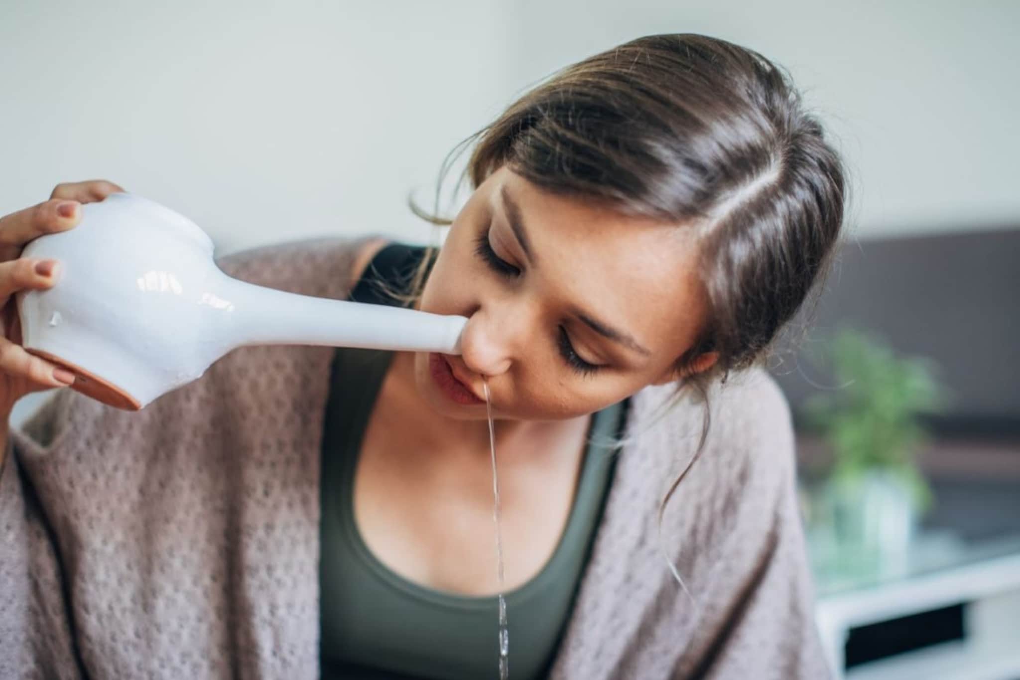 Jal neti : जलनेती कशी करतात ? जलनेती केल्यानं काय फरक जाणवतो ? Jal neti : जलनेती कशी करतात ? जलनेती केल्यानं काय फरक जाणवतो ?