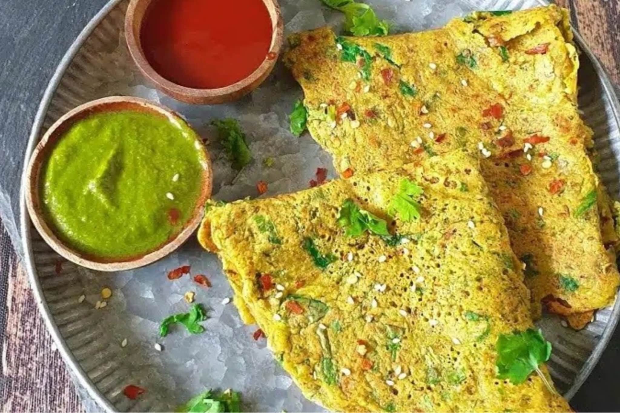 पराठे खाऊन बोअर झालात? बनवा हाय प्रोटीन मुगडाळ पनीर चिला, मुलंही आवडीने खातील!