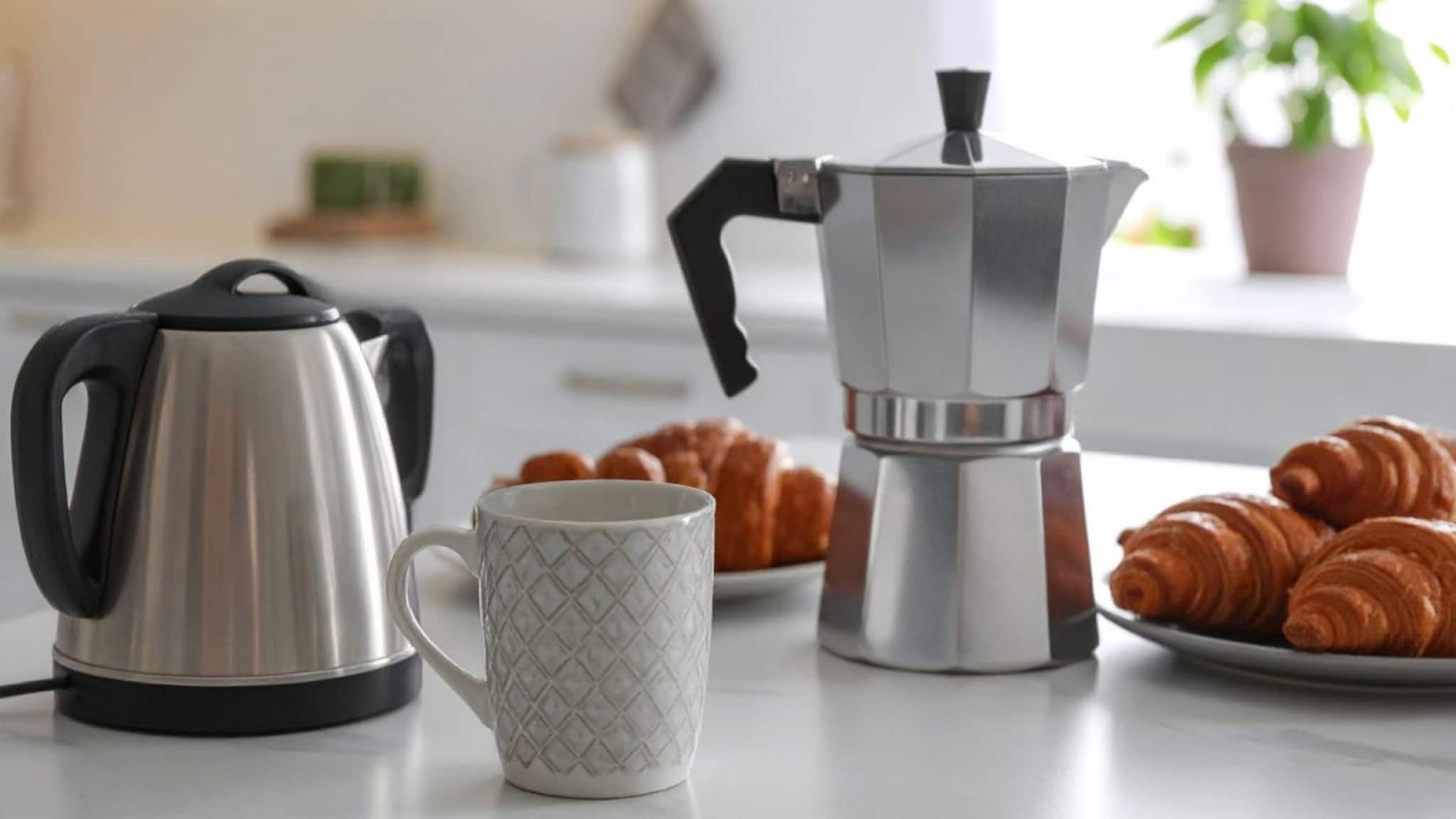 Electric Kettle Uses : इलेक्ट्रिक केटलमध्ये केवळ चहाच नाही, तर बनू शकतात 'हे' पदार्थ! होस्टेलर्ससाठी बेस्ट पर्याय