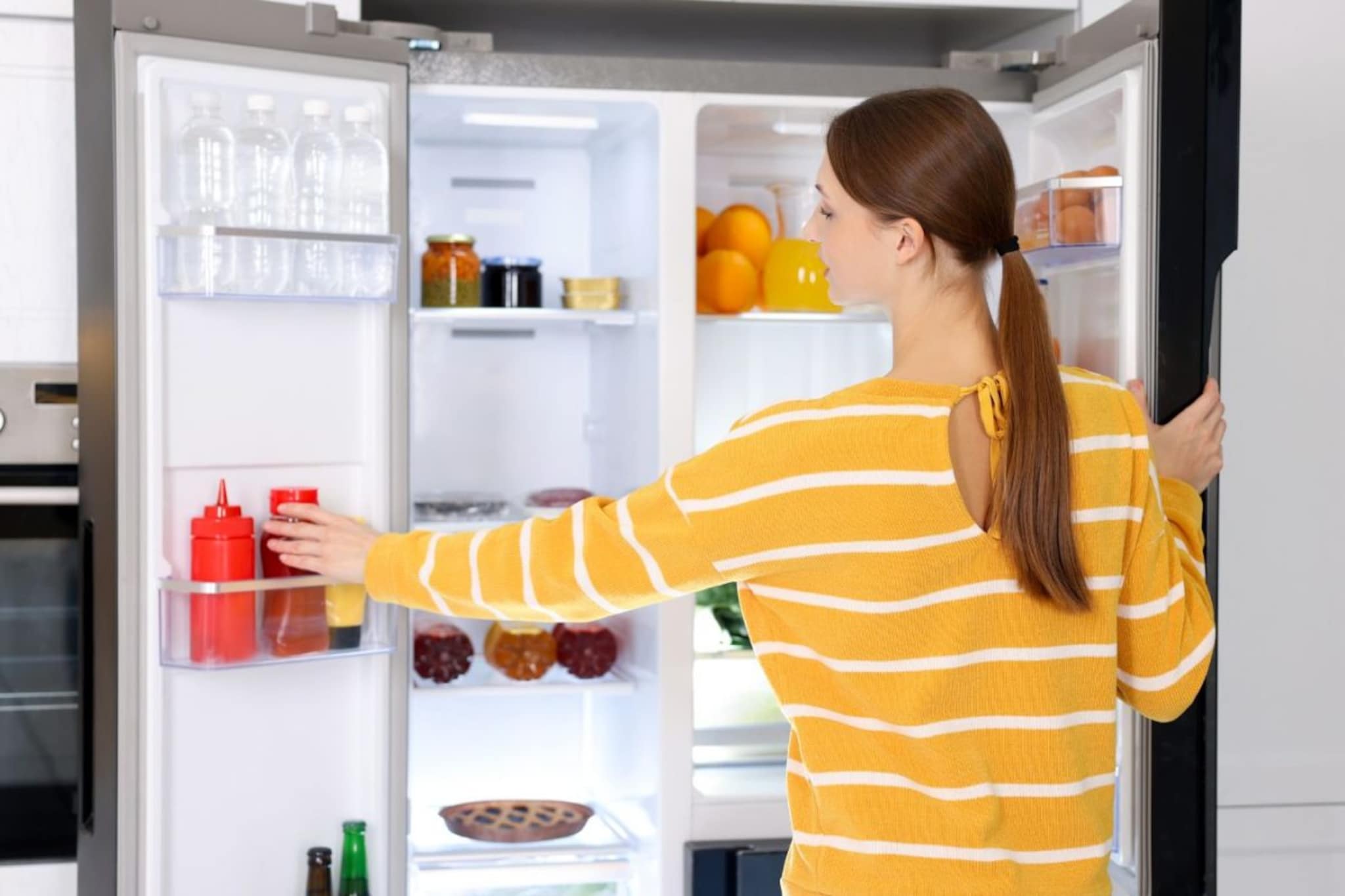 तुम्ही हे पदार्थ फ्रिज डोअरमध्ये ठेवता? लगेच करा बंद, तज्ज्ञांनी सांगितले धोके तुम्ही हे पदार्थ फ्रिज डोअरमध्ये ठेवता? लगेच करा बंद, तज्ज्ञांनी सांगितले धोके