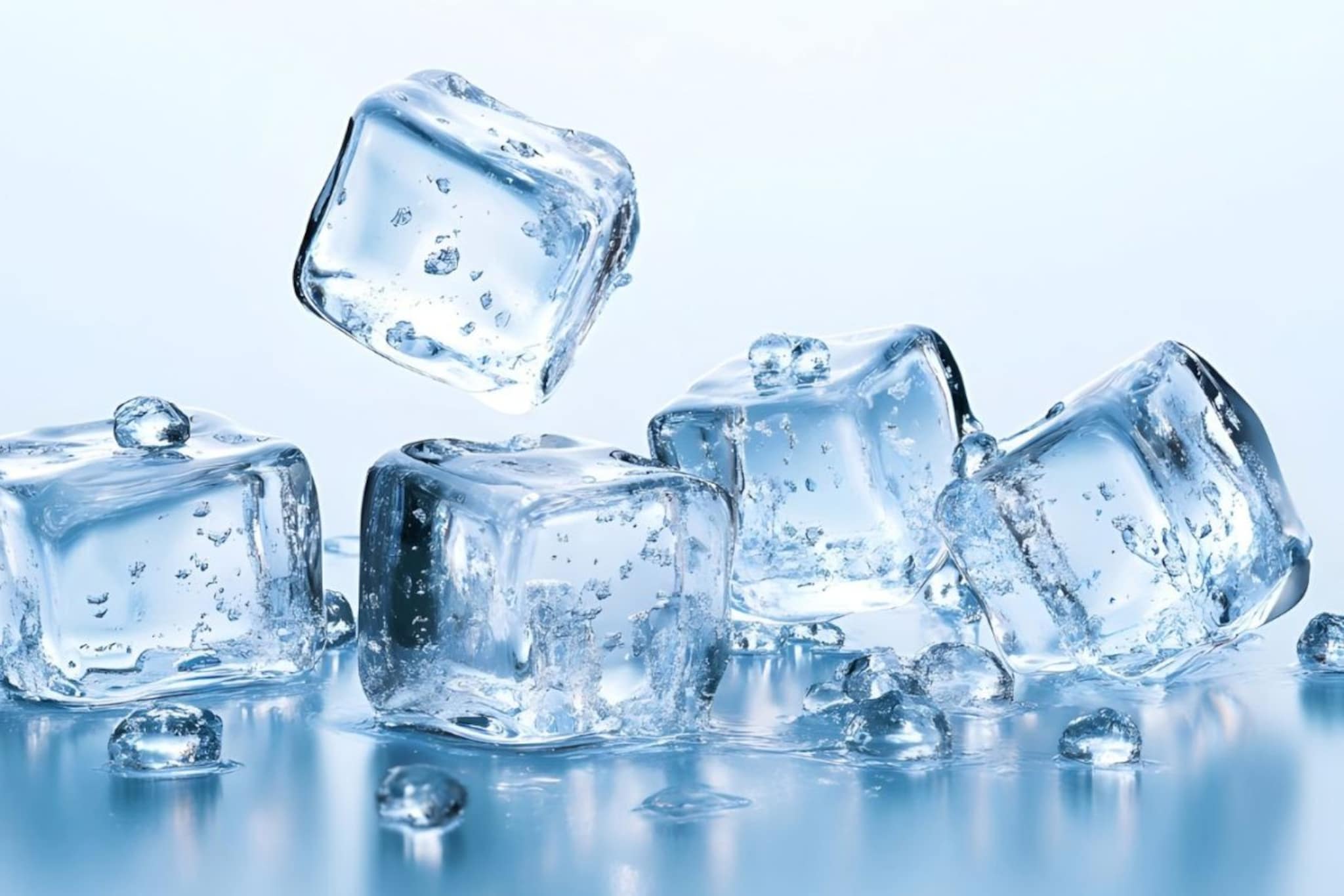 Ice Massage : ठंडा ठंडा कुल कुल, चेहरा फ्रेश दिसण्यासाठी करा सोपा आणि झटपट मसाज