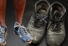 Old Shoes Uses : जुने शूज लगेच फेकून देऊ नका; 'या' स्मार्ट पद्धतींनी करा वापर, अनेक कामं होतील सोपी!