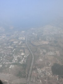 नजर जाईल तिकडे गाड्याच गाड्या, मॅपवर पाहिलं तर लालभडक रेषा, धडकी भरवणारे Photo