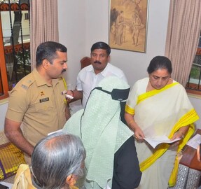 उपमुख्यमंत्री सुनेत्रा पवार अॅक्शन मोडवर, बैठकांचा लावला धडाका