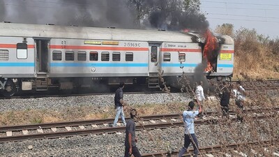 Wardha GT Express Coach Catches Fire: First Video Shows Intense Blaze
