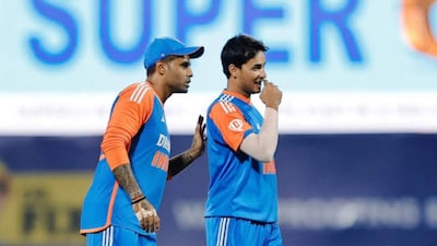 टीम इंडियामध्ये चाललंय काय? कॅप्टन सूर्याने चेक केला अभिषेक शर्माचा खिसा, Video