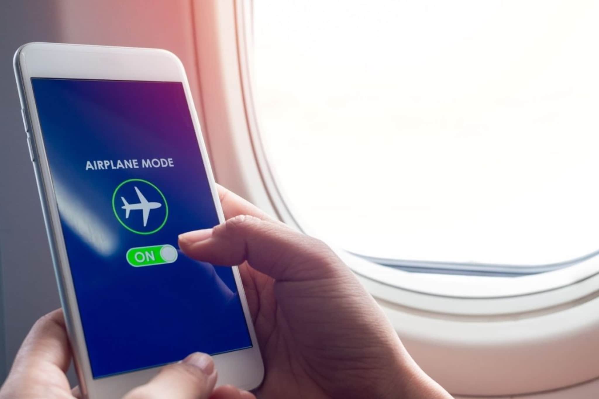 Airplane Mode ऑन केल्यावर फोनमध्ये काय होतं? Switch off पेक्षा हे कसं वेगळं?