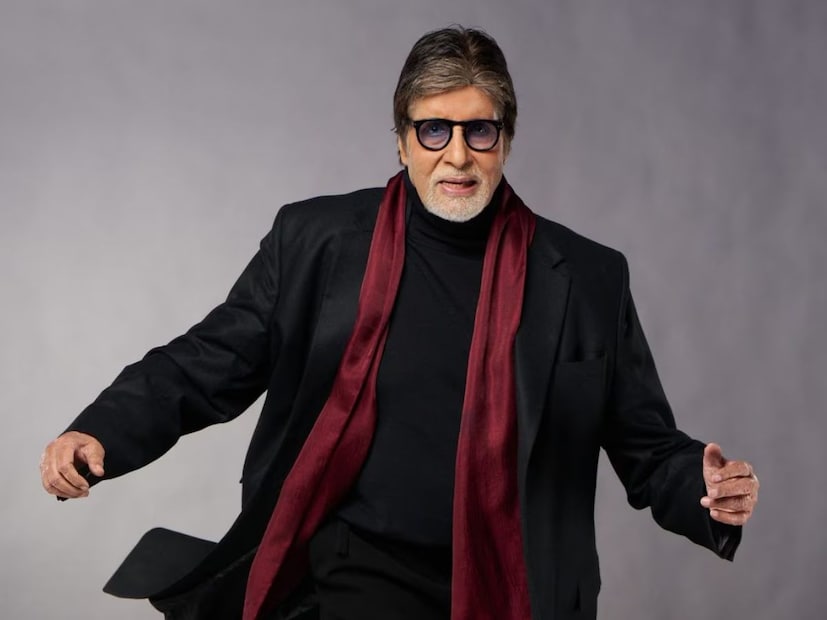 बिग बी अमिताभ बच्चन सोशल मीडियावर काही ना काही पोस्ट करत असतात. त्यांच्या पोस्टचं वैशिष्ट्य म्हणजे ते त्यांच्या प्रत्येक पोस्टला नंबर देतात आणि त्या मोजक्यात शब्दात असतात. ज्या खूप विचित्र असतात, त्यांचा अर्थ काहीच समजत नाही. बिग बी अमिताभ बच्चन सोशल मीडियावर काही ना काही पोस्ट करत असतात. त्यांच्या पोस्टचं वैशिष्ट्य म्हणजे ते त्यांच्या प्रत्येक पोस्टला नंबर देतात आणि त्या मोजक्यात शब्दात असतात. ज्या खूप विचित्र असतात, त्यांचा अर्थ काहीच समजत नाही.