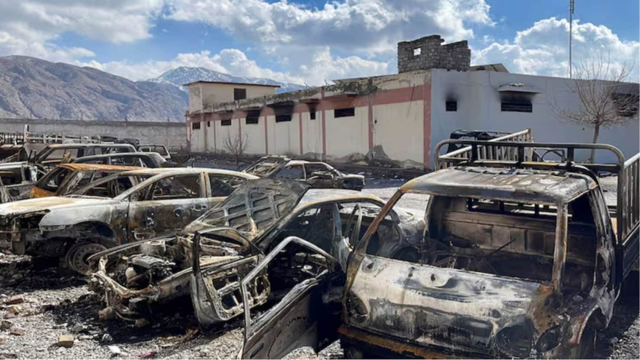 पाकिस्तानात एकाचवेळी 145 जण घुसले, अनेक जिल्ह्यांत ‘ब्लॅक स्टॉर्म’ Attack; रुग्णालये, शाळा, बाजार लक्ष्य, 200हून अधिक मृत्यू