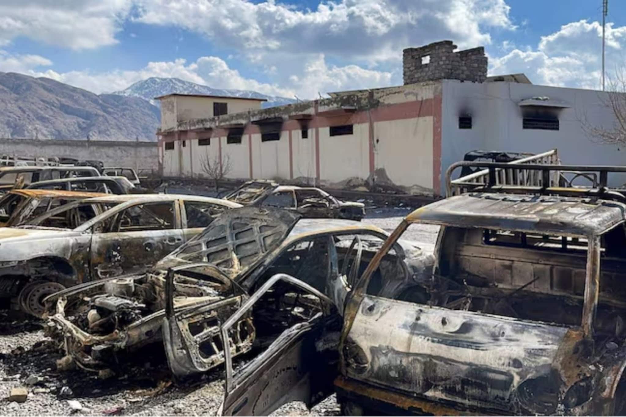 पाकिस्तानात एकाचवेळी 145 जण घुसले, अनेक जिल्ह्यांत ‘ब्लॅक स्टॉर्म’ Attack;