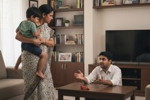 Beed : नवऱ्याने नवा मोबाईल घेऊन दिला नाही, बीडच्या महिलेची साडेतीन वर्षांच्या मुलासह विहिरीत उडी