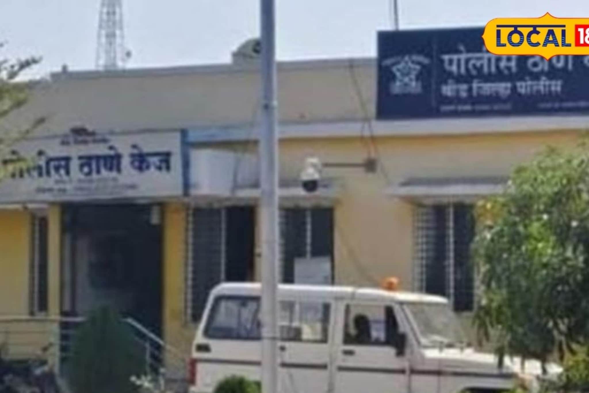 बीड हादरलं! दहावीच्या विद्यार्थिनीचं अपहरण, ज्वारीच्या शेतात नेलं अन्... बीड हादरलं! दहावीच्या विद्यार्थिनीचं अपहरण, ज्वारीच्या शेतात नेलं अन्...