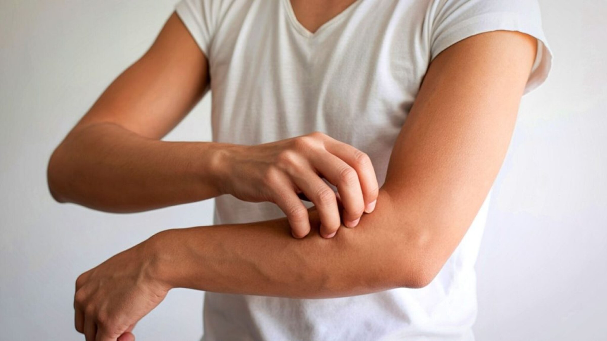 Vitamin Deficiency : सतत अंगाला खाज सुटतेय? दुर्लक्ष करू नका, शरीरातील 'या' महत्त्वाच्या जीवनसत्त्वांची असू शकते कमतरता