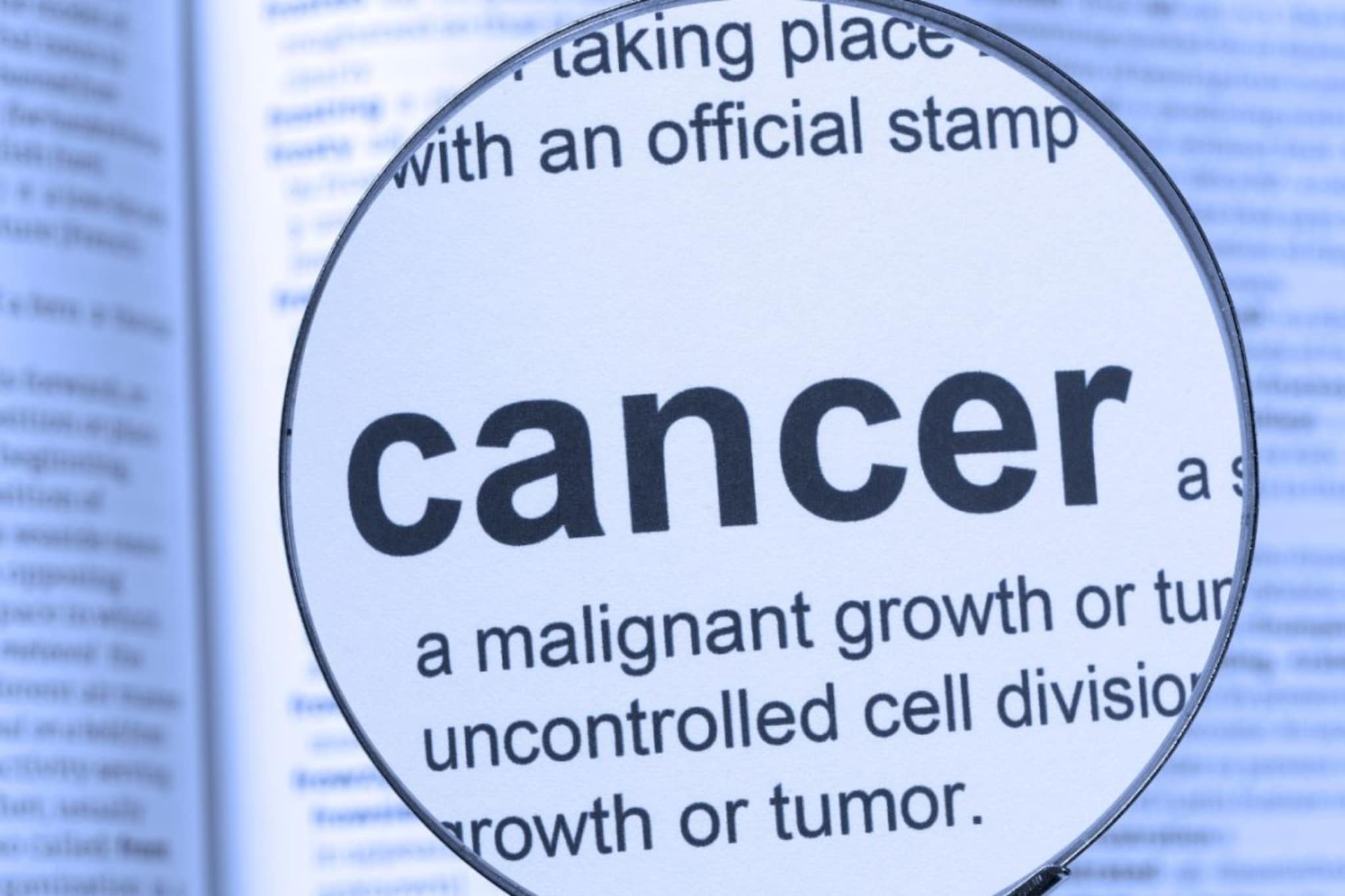 शरीर देतं धोक्याच्या सूचना, कॅन्सरला हरवण्यासाठी या गोष्टींकडे दुर्लक्ष करू नका