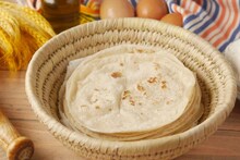 Soft Chapati : सकाळी केलेली चपाती दुपारपर्यंत मऊ कशी राहील? गृहिणींच्या सर्वात मोठ्या समस्येवर उपाय अखेर मिळाला