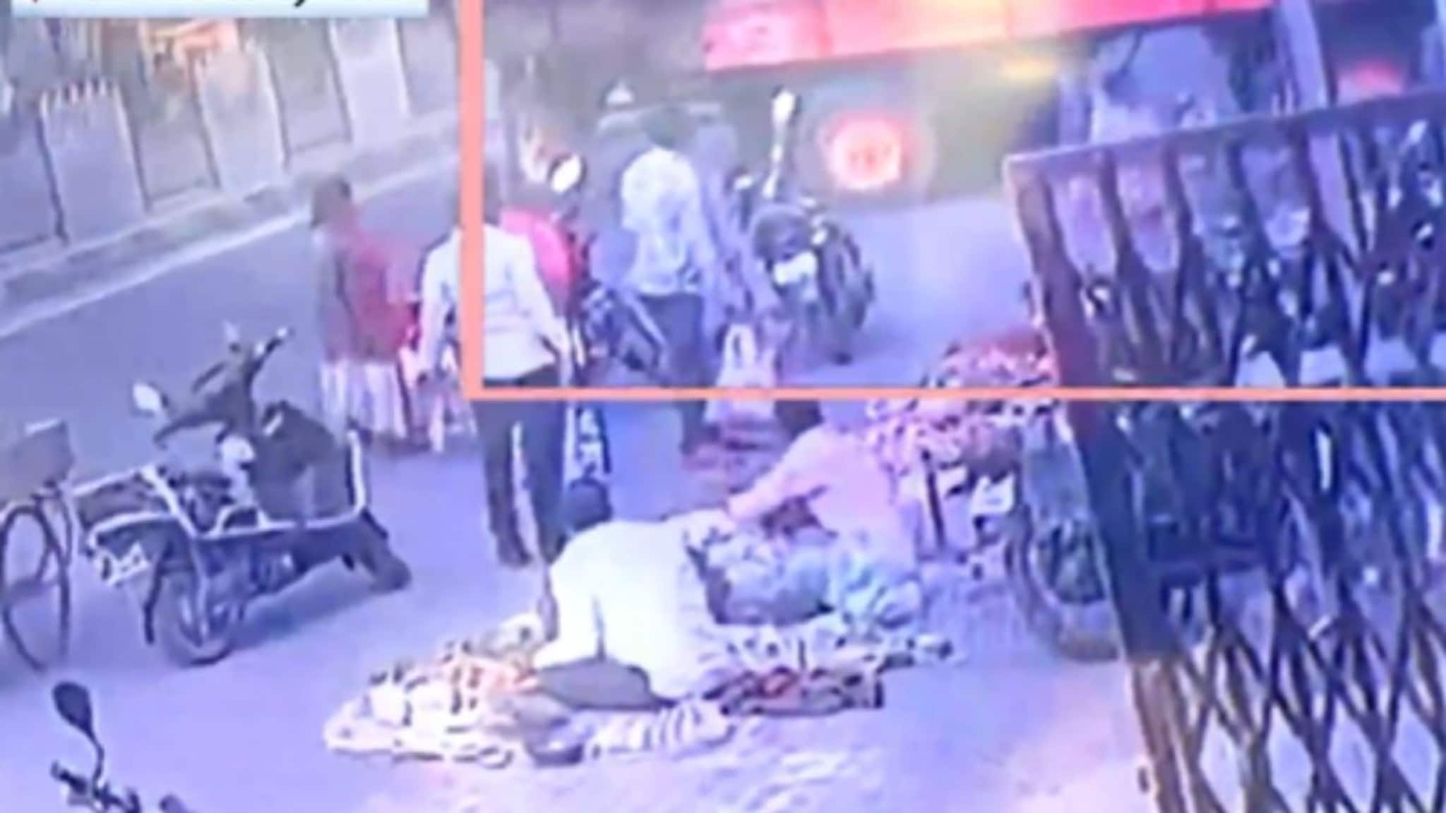 बीडमध्ये आठवडी बाजारात ट्रॅक्टरचा अपघात, थरारक Video बीडमध्ये आठवडी बाजारात ट्रॅक्टरचा अपघात, थरारक Video