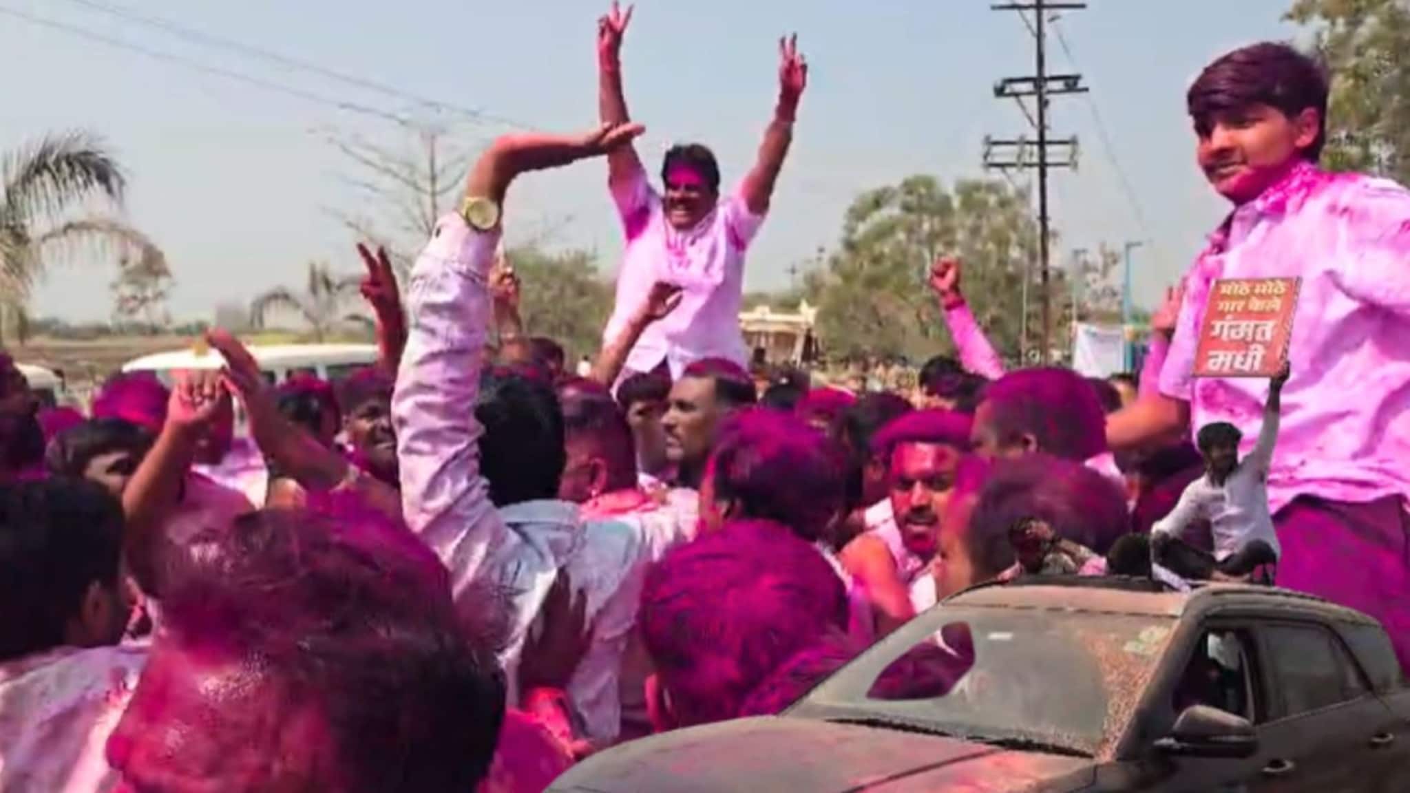 Dharashiv Zilla Parishad Election Results: 'मोठे मोठे गार केले गंमत मधी', पुतण्या ठरला भारी; सावंत काकांचा पराभव केला दारी!