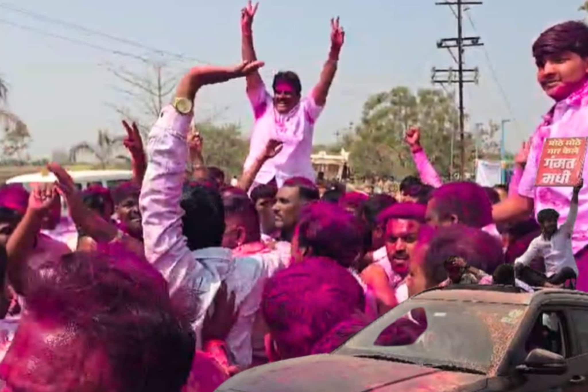 'मोठे मोठे गार केले गंमत मधी', पुतण्या ठरला भारी; सावंत काकांचा पराभव केला दारी!