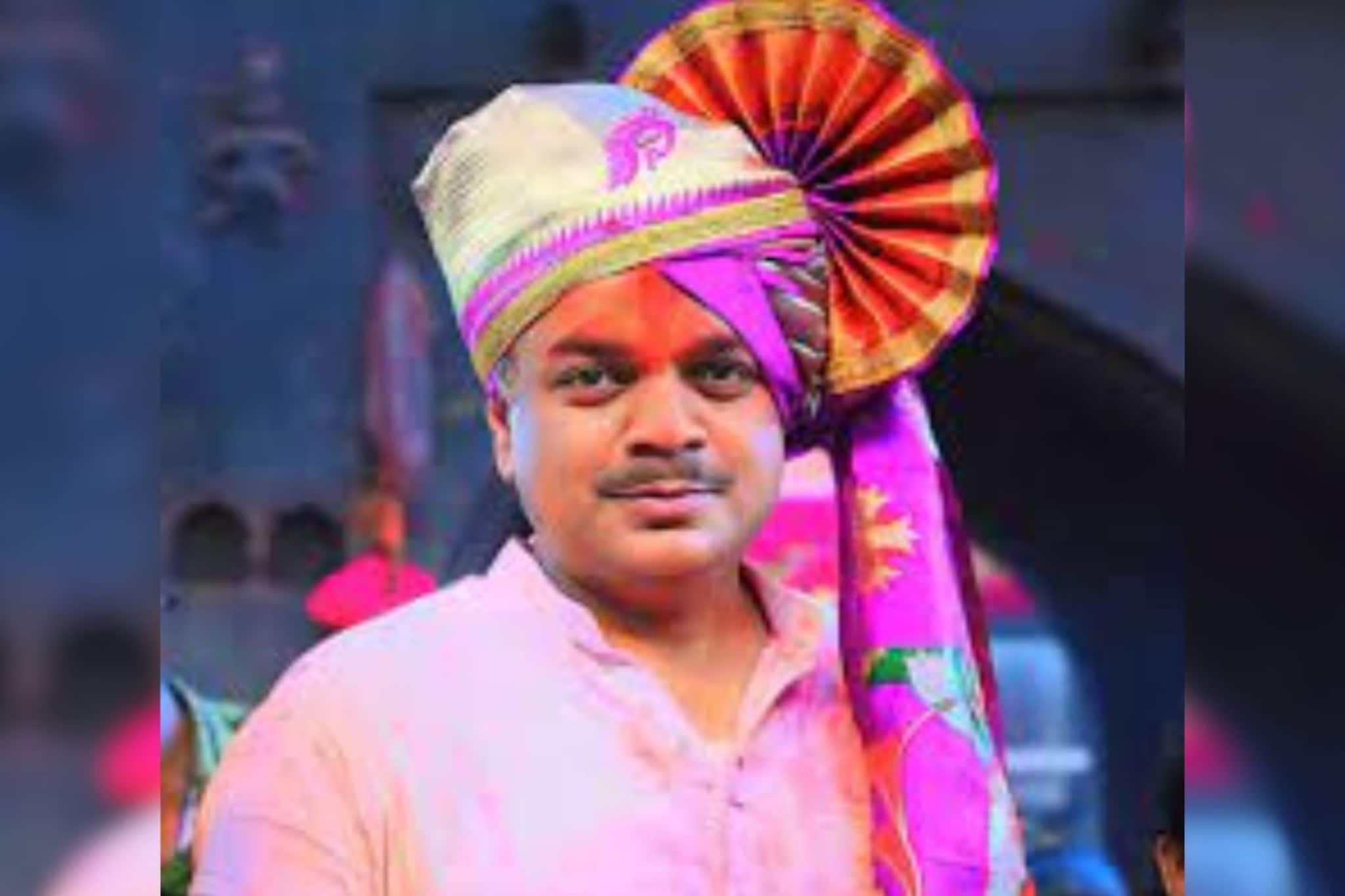 धाराशिवमध्ये राणा पाटलांचा 'मास्टरस्ट्रोक'; शिवसेना आणि ठाकरे गटाला धक्का धाराशिवमध्ये राणा पाटलांचा 'मास्टरस्ट्रोक'; शिवसेना आणि ठाकरे गटाला धक्का