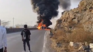 Dhule: चढावर घात झाला अन् टँकर आगीचा गोळा बनला, धुळ्यातील भीषण PHOTOS