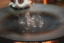 Home Science : डोसा बनवताना तव्यावर पाणी का मारतात? स्वच्छता नव्हे, तर यामागे लपलंय Science, अनेकांना हे माहितच नाही