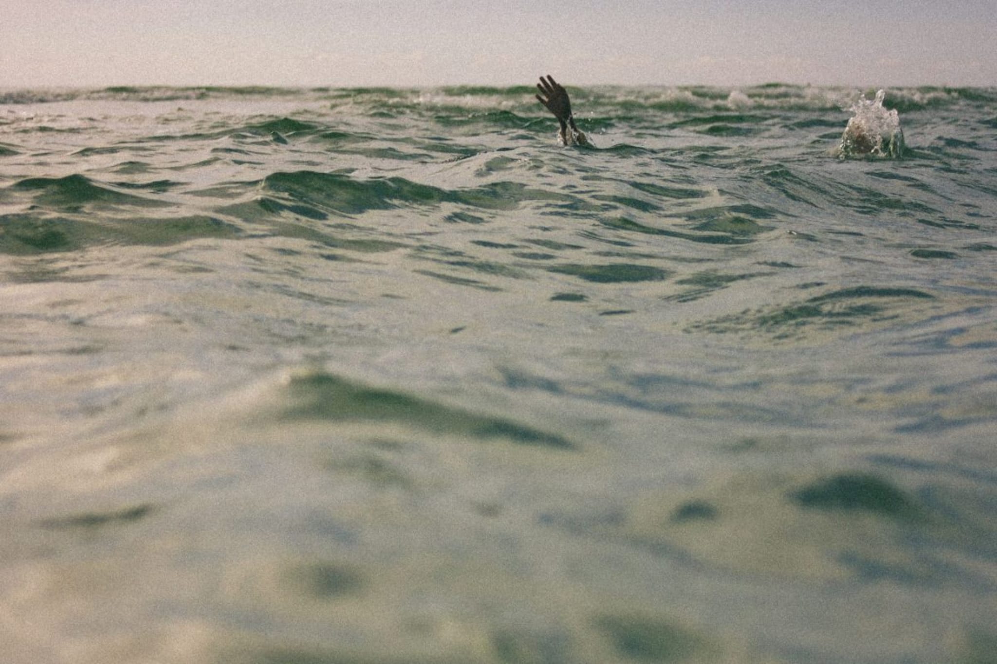 गजानन आंघोळीला नदीवर गेला परत आलाच नाही, दुसऱ्या दिवशीचं दृश्य पाहून गावं रडलं गजानन आंघोळीला नदीवर गेला परत आलाच नाही, दुसऱ्या दिवशीचं दृश्य पाहून गावं रडलं