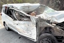 Maruti Ertiga चा भीषण अपघात, ST बसही जागेवरच थांबली, घटनास्थळाचे PHOTOS