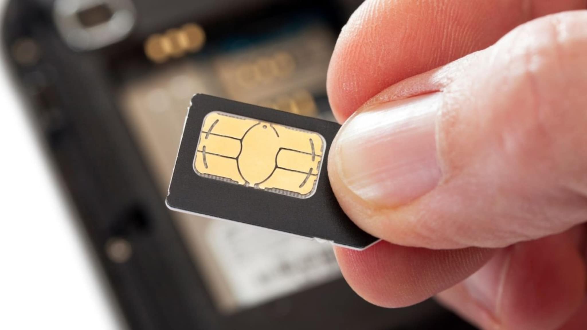 फोनचा नेटवर्क अचानक गायब झालाय? सावधान, ही टॉवरची समस्या नाही, बँक खातं रिकामं करणारा Fraud असू शकतो