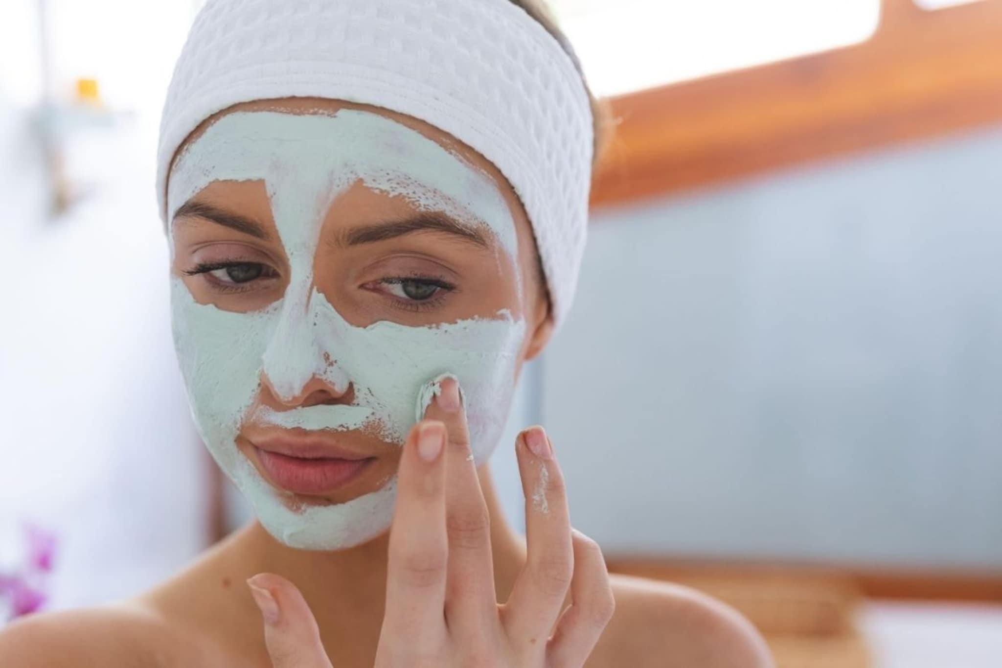 Beauty Tips : चेहऱ्याची चमक कमी झालीय?  मग हे 5 घरगुती उपाय देतील इंस्टंट Glow