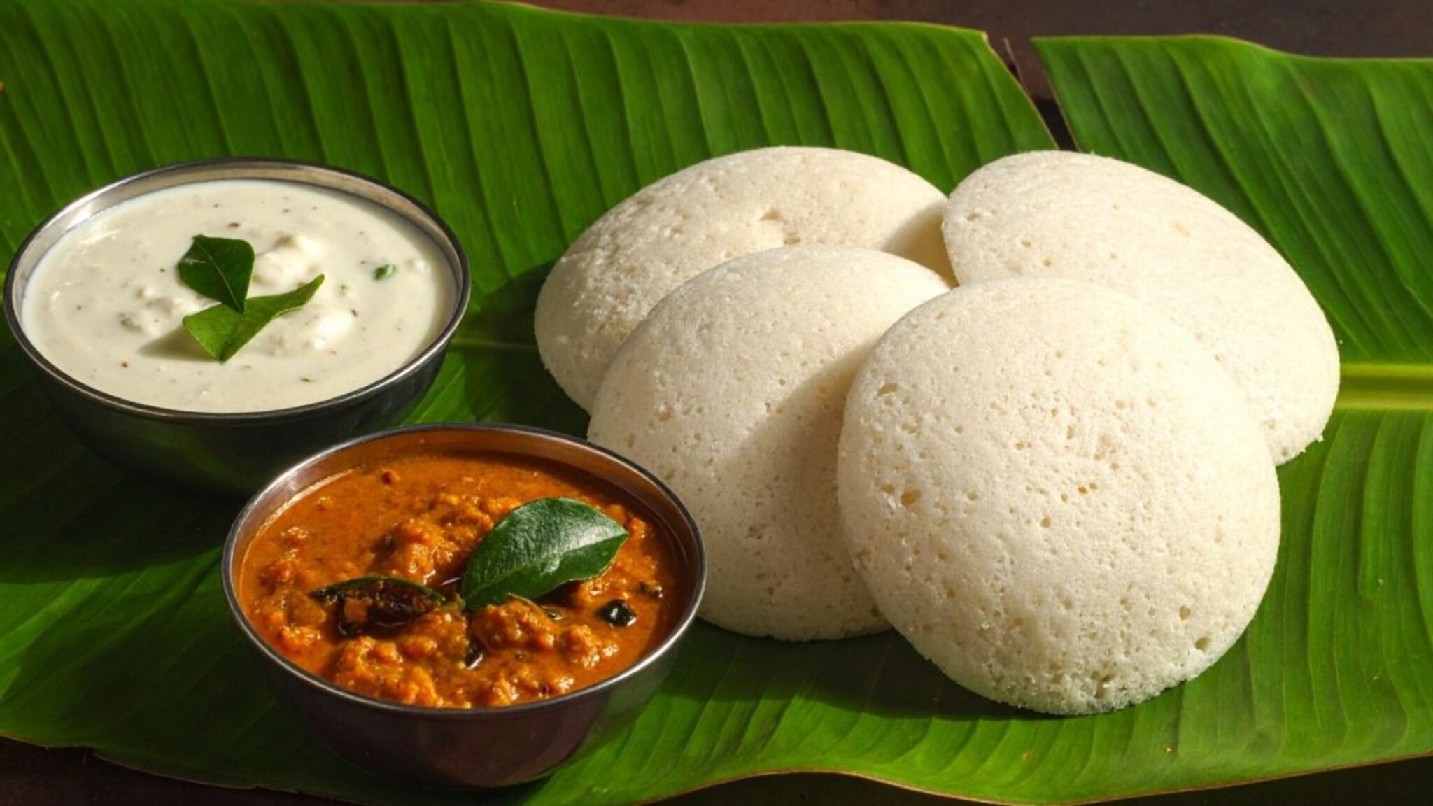 Fluffy Idli : तुमचीही इडली कडक होतेय? Eno शिवाय मऊ आणि स्पॉंजी इडली बनवण्याची ही घ्या सोपी ट्रिक