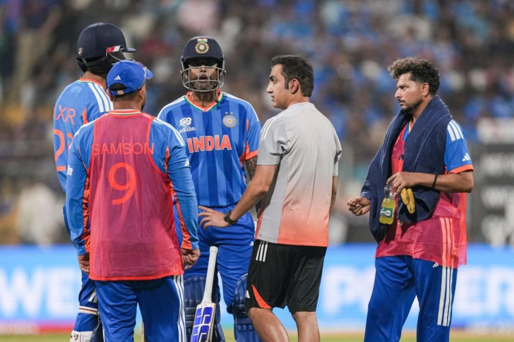 दोन विकेट पडल्या अन् गंभीर मैदानात आला, सूर्याने पुढच्याच बॉलला बदलला गेम प्लान! दोन विकेट पडल्या अन् गंभीर मैदानात आला, सूर्याने पुढच्याच बॉलला बदलला गेम प्लान!