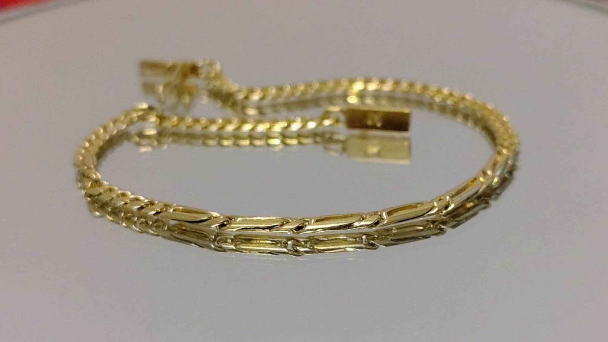 Gold : मेकिंग चार्जेस शिवाय किती रुपयांमध्ये बनेल 18 कॅरेट सोन्याची चेन? यावर किती द्यावा लागतो GST?