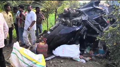 Maruti Swift Overturns in Hingoli: 2 Dead, 3 Injured in Horrific Accident