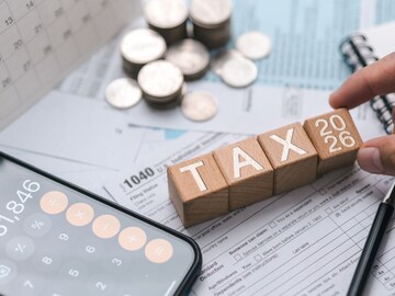 Income Tax रिफंडच्या प्रतीक्षेत? एका चुकीच्या क्लिकमुळे बँक खातं होऊ शकतं रिकामं