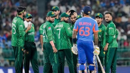 भारताविरुद्धच्या पराभवानंतर पाकिस्तान क्रिकेटमध्ये भूकंप, वर्ल्ड कप सुरू असतानाच दोन दिग्गजांची हकालपट्टी! भारताविरुद्धच्या पराभवानंतर पाकिस्तान क्रिकेटमध्ये भूकंप, वर्ल्ड कप सुरू असतानाच दोन दिग्गजांची हकालपट्टी!