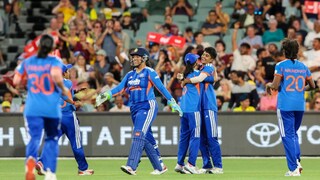 ind women  defeat aus women 