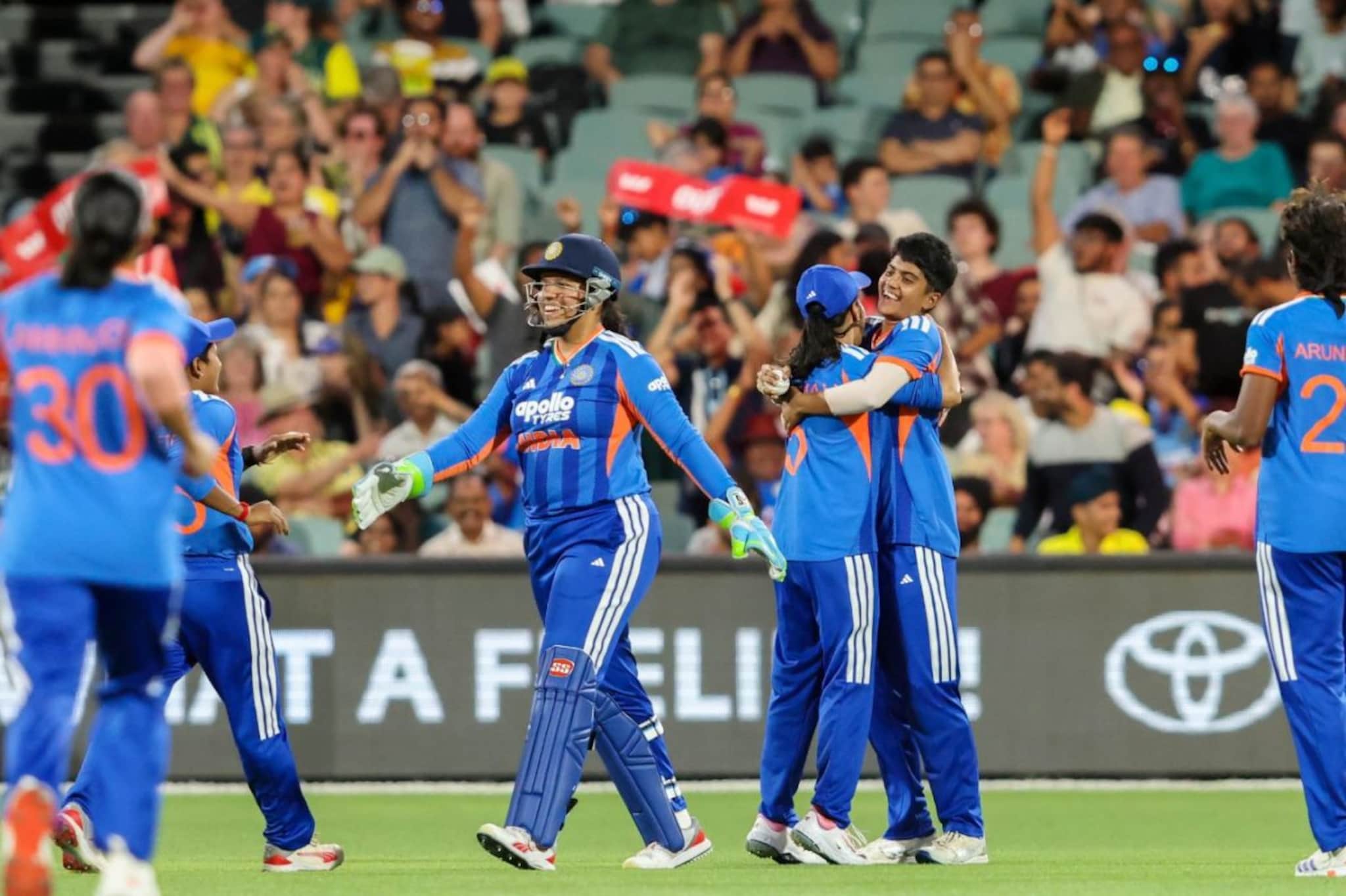 टीम इंडियाच्या तीन मैत्रिणींनी मॅच फिरवली, ऑस्ट्रेलियाला घरात जाऊन हरवलं, टी20 म