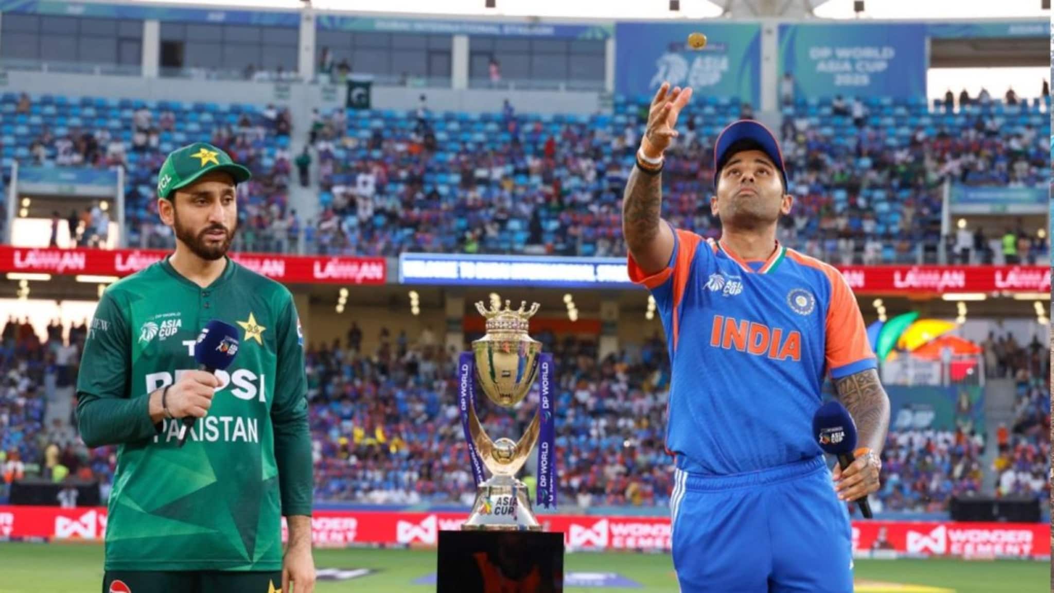 IND vs PAK : पाकिस्तानचं सरेंडर, वर्ल्ड कपमध्ये भारताविरुद्ध सामना होणार, ICC-PCB बैठकीत काय ठरलं?