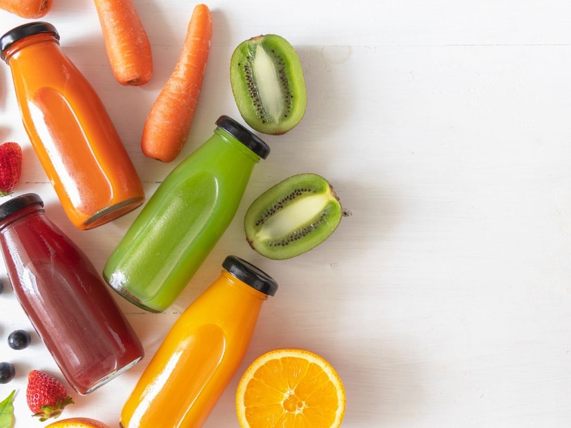 प्रवास म्हटलं की आपल्याला फक्त तिथली ठिकाणं आठवतात, पण त्या ठिकाणची खरी ओळख तिथल्या चवीमध्ये दडलेली असते. कडक उन्हात एखादं थंडगार पेय किंवा बोचऱ्या थंडीत ऊब देणारा एखादं स्थानिक पेय... हे केवळ तहान भागवत नाहीत, तर त्या प्रदेशाची संस्कृती आणि तिथल्या माणसांच्या हातातील कसब सांगतात. प्रवास म्हटलं की आपल्याला फक्त तिथली ठिकाणं आठवतात, पण त्या ठिकाणची खरी ओळख तिथल्या चवीमध्ये दडलेली असते. कडक उन्हात एखादं थंडगार पेय किंवा बोचऱ्या थंडीत ऊब देणारा एखादं स्थानिक पेय... हे केवळ तहान भागवत नाहीत, तर त्या प्रदेशाची संस्कृती आणि तिथल्या माणसांच्या हातातील कसब सांगतात.