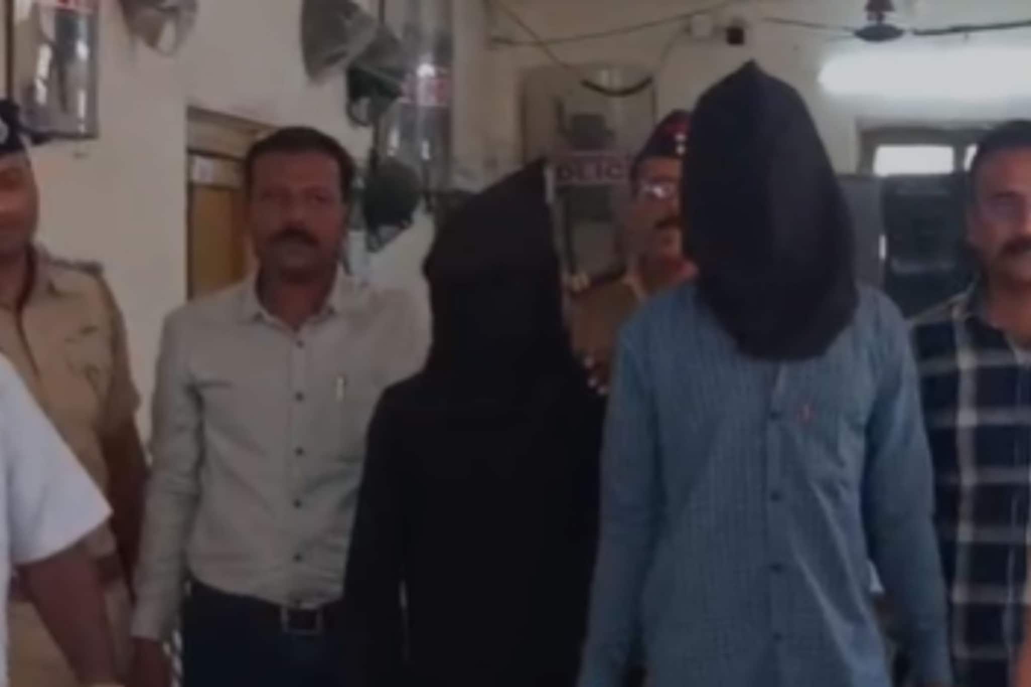 'तुमचं राजस्थानचं पार्सल आलंय' म्हणत गाठलं अन्... अपहरणाने जळगाव हादरलं 'तुमचं राजस्थानचं पार्सल आलंय' म्हणत गाठलं अन्... अपहरणाने जळगाव हादरलं