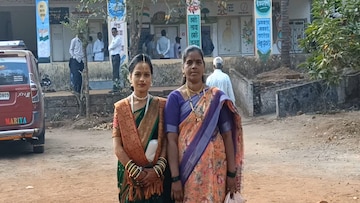 पहिलं कर्तव्य, मग लग्न! बोहल्यावर चढण्यापूर्वी बजावला मतदानाचा हक्क