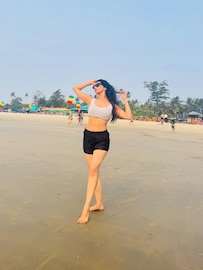 GST ऑफिसर होती,सरकारी नोकरी सोडून बनली अभिनेत्री; आता डेटिंग शोमध्ये शोधतेय नवरा