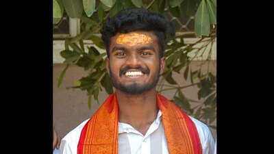 लातूर में कॉलेज के सामने छात्रों के दो गुटों में खूनी झड़प, एक छात्र की मौत, 3 घायल.