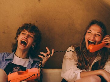 खूप वेळ हसल्यानंतर डोळ्यात पाणी का येतं? फक्त भावना नाही, विज्ञान आहे कारणीभूत