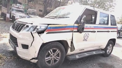 नाशिक में पुलिस जीप ने मोटरसाइकिल सवार को मारी टक्कर, युवक की मौके पर मौत.